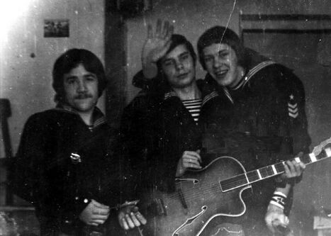 Комсомольцы