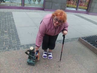 Гномік Флорянек у Вроцлаві біля універмагу Солпол[1][2]